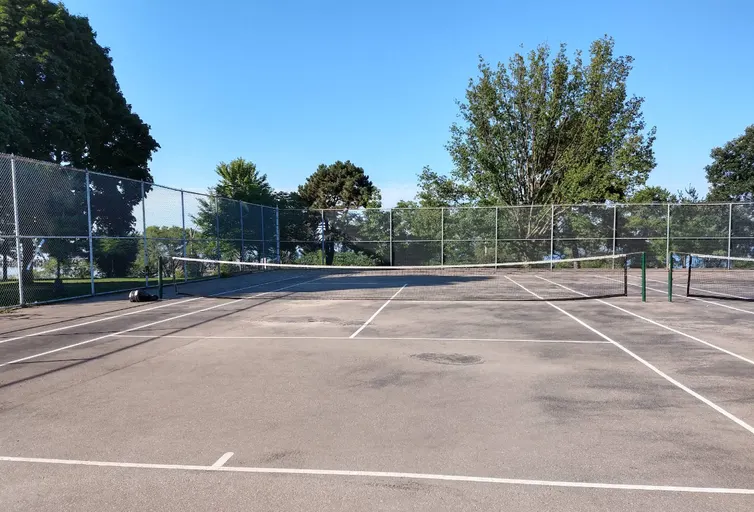 An Image of Tennis Courts at Marilyn Bell Park Tennis Court in Toronto