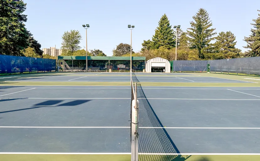 An Image of Tennis Courts at Thomson Park Tennis Club in Toronto