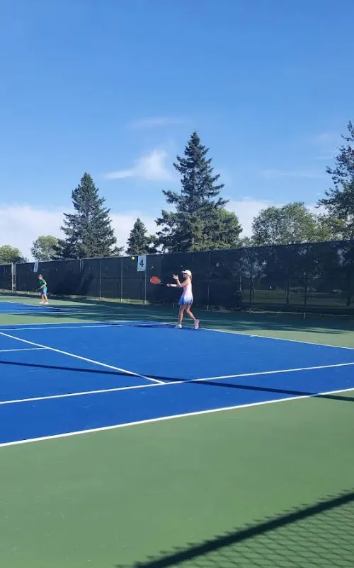 An Image of Tennis Courts at Thunder Bay Cumunity Tennis Center in Thunder Bay