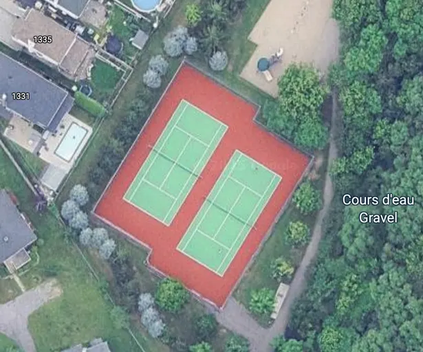 An Image of Tennis Courts at Parc des Nénuphars in Laval