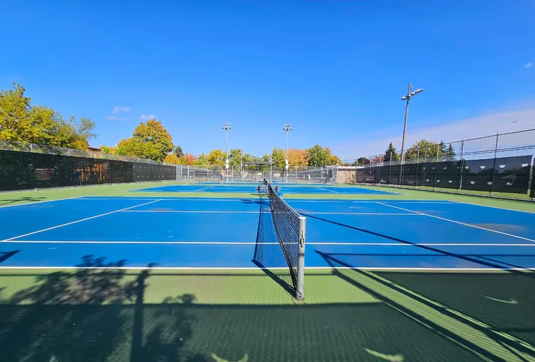 An Image of Tennis Courts at Tennis Laval in Laval