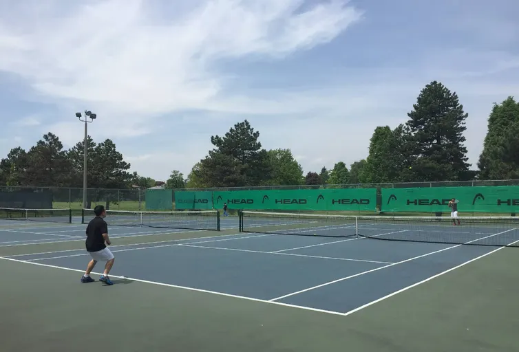 An Image of Tennis Courts at Seven Oaks Tennis Club in Toronto