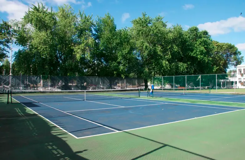 An Image of Tennis Courts at Royal Canadian Yacht Club in Toronto