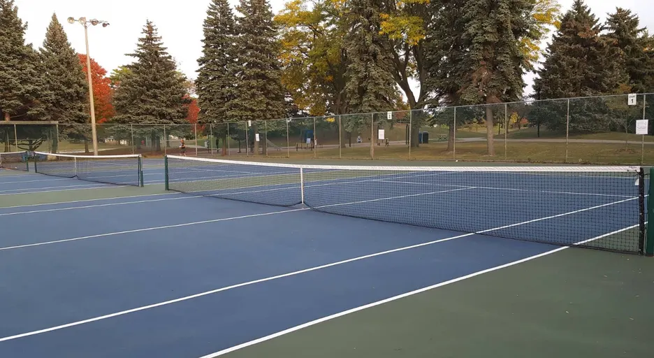 An Image of Tennis Courts at North Bendale Club in Toronto