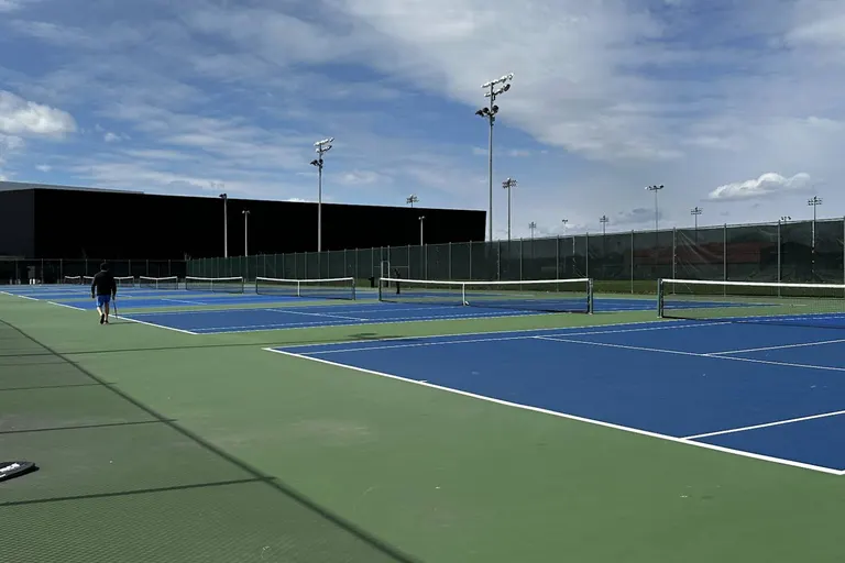 An Image of Tennis Courts at Parc Marcel-Laurin tennis courts in Montreal