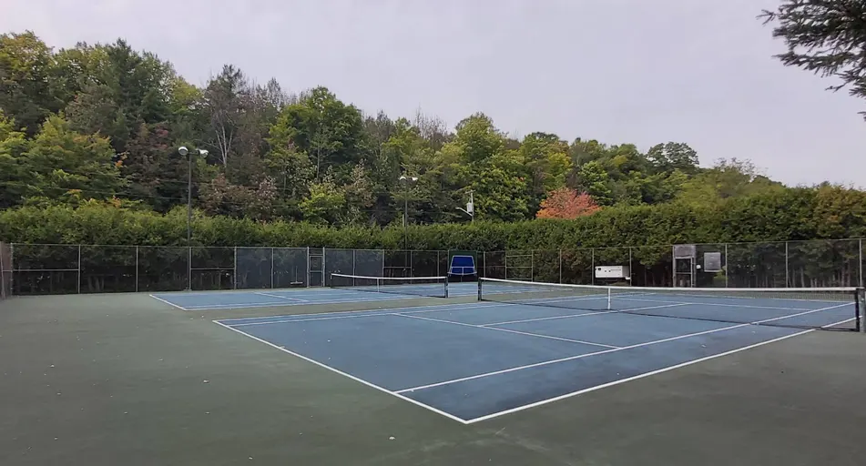 An Image of Tennis Courts at Mono Tennis Club in Orangeville