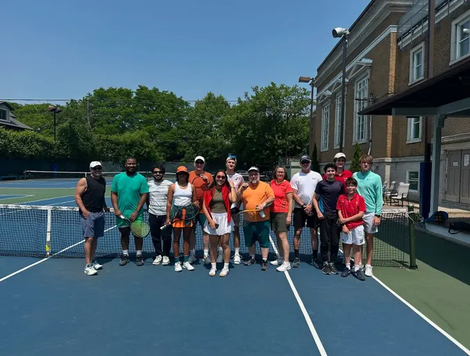 A picture representing the tennis lessons run by St. James Tennis Club