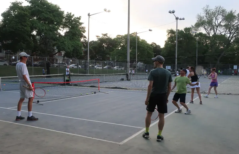 A picture representing the tennis lessons run by Davisville Tennis Club