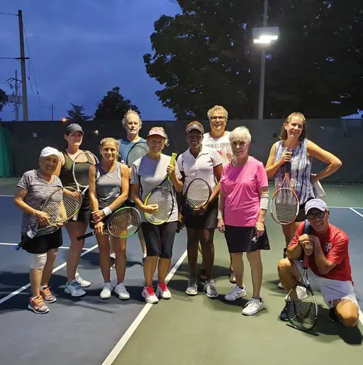 A picture representing the tennis lessons run by East York Tennis Club