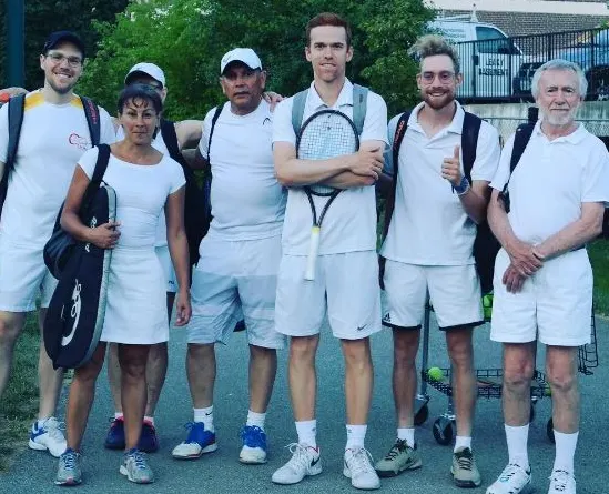 A picture representing the tennis lessons run by Thorncliffe Park Tennis Club