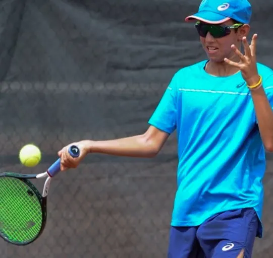 A picture representing the tennis lessons run by Courtside Tennis Academy