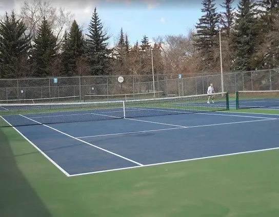 A picture representing the tennis lessons run by St. Albert Tennis Club