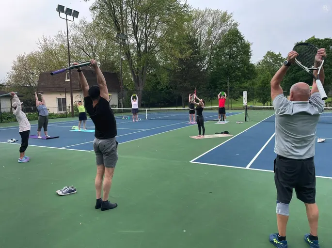 A picture representing the tennis lessons run by Hespeler Tennis Club