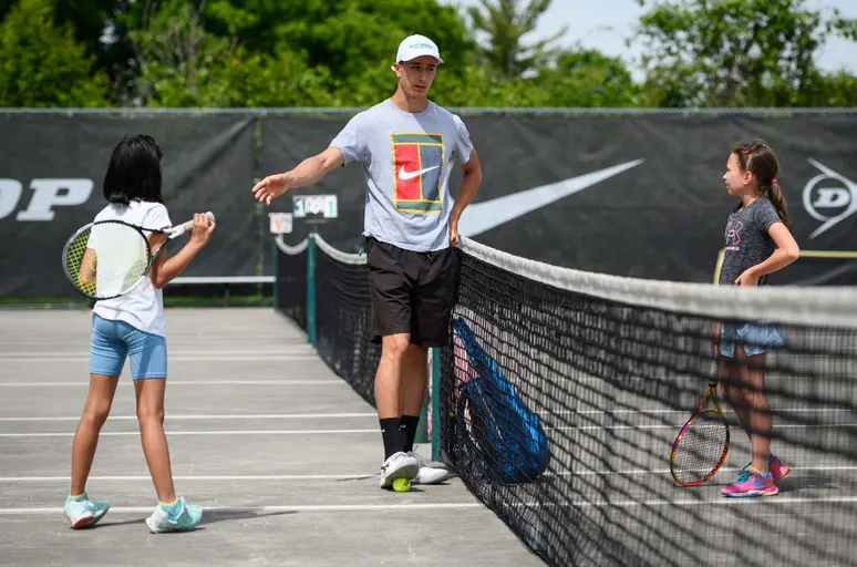 A picture representing the tennis lessons run by MC Academy of Tennis