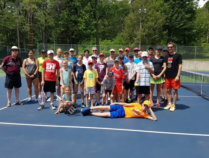 A picture representing the tennis lessons run by Victoria Park Tennis Club (Galt)