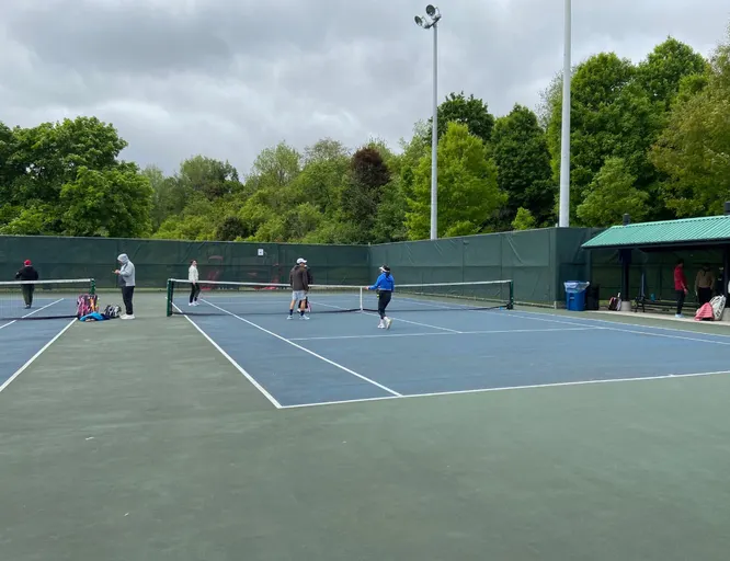 A picture representing the tennis lessons run by Vaughan Tennis