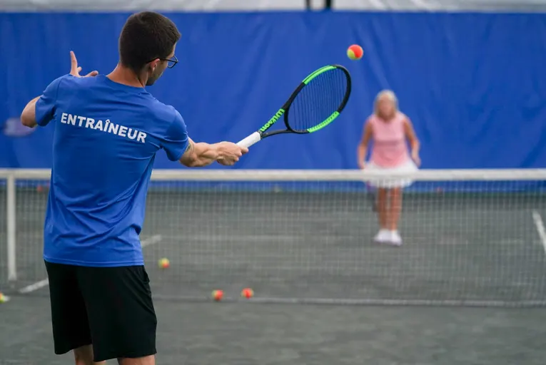 A picture representing the tennis lessons run by Club de Tennis Ile des Soeurs