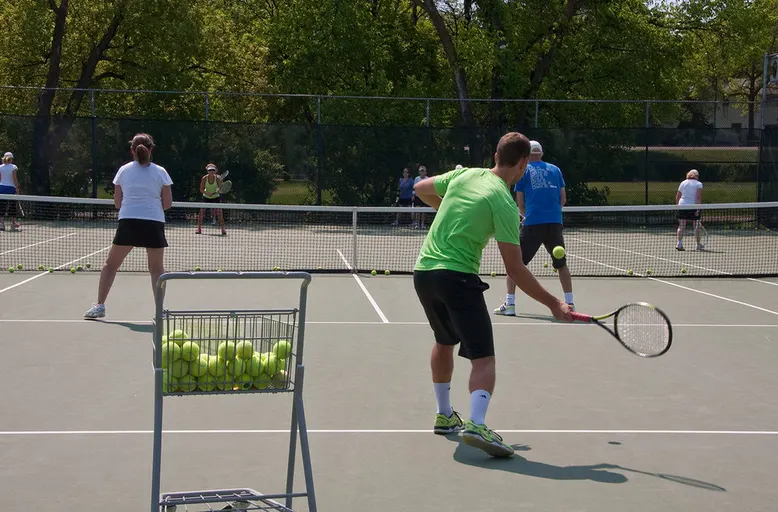A picture representing the tennis lessons run by Winnipeg Lawn Tennis Club
