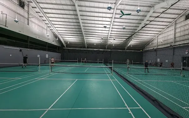 A picture representing the tennis lessons run by Complexe Sportif Longueuil