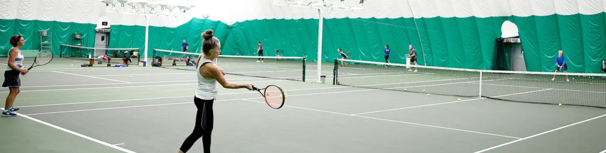 A picture representing the tennis lessons run by Henderson Recreation Centre