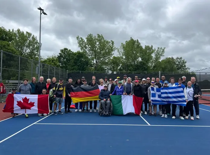 A picture representing the tennis lessons run by Club de Tennis Terrebonne