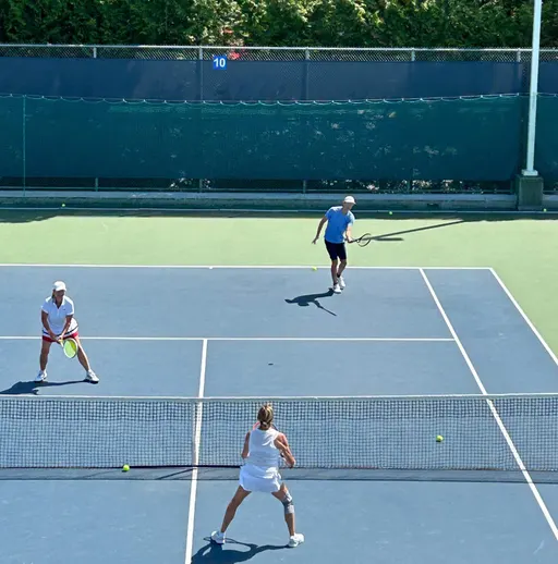 A picture representing the tennis lessons run by Arbutus Club
