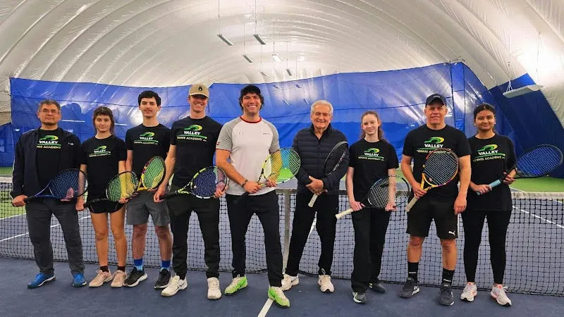 A picture representing the tennis lessons run by Valley Tennis Club