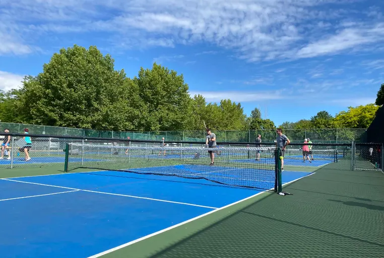 A picture representing the tennis lessons run by Parkinson Recreation Centre