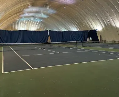 A picture representing the tennis lessons run by Carleton Tennis Centre