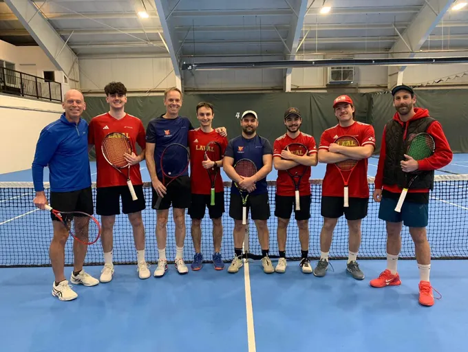A picture representing the tennis lessons run by Centre multiraquettes Montcalm