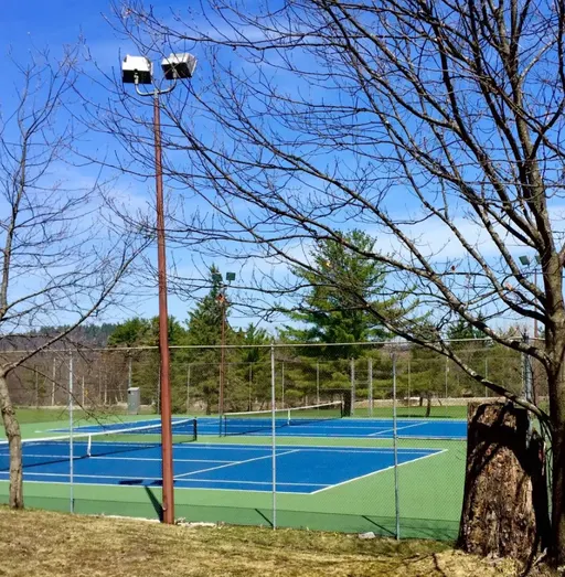A picture representing the tennis lessons run by Club de Tennis Chelsea