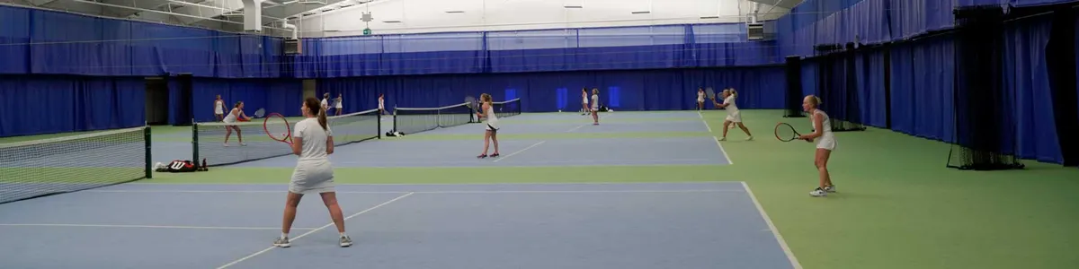 A picture representing the tennis lessons run by The Glencoe Club