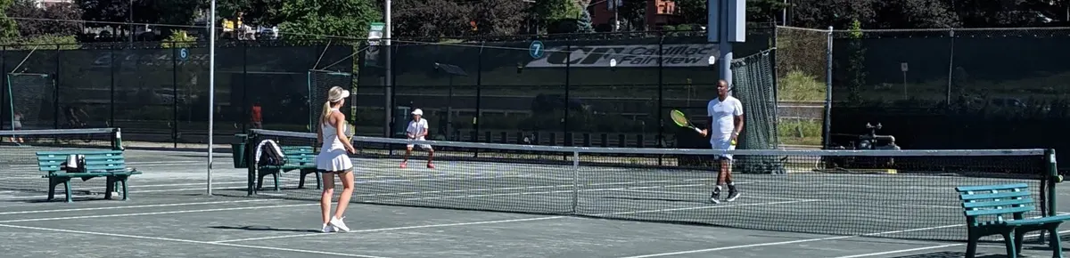 A picture representing the tennis lessons run by The Boulevard Club