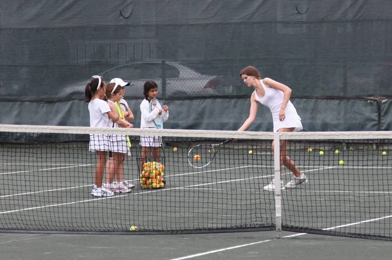 A picture representing the tennis lessons run by Mount Royal Tennis Club