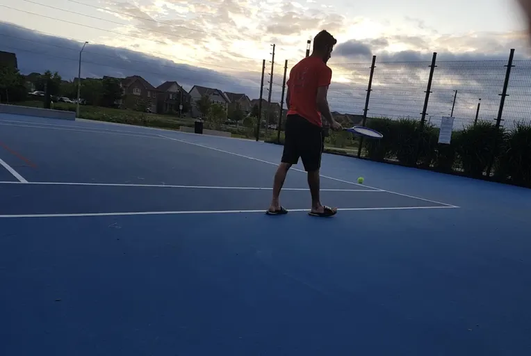 A picture representing the tennis lessons run by Ajax Sportsplex