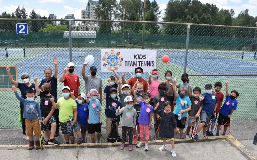 A picture representing the tennis lessons run by Coquitlam Tennis Club