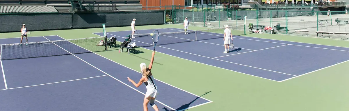 A picture representing the tennis lessons run by Van Lawn Tennis Club