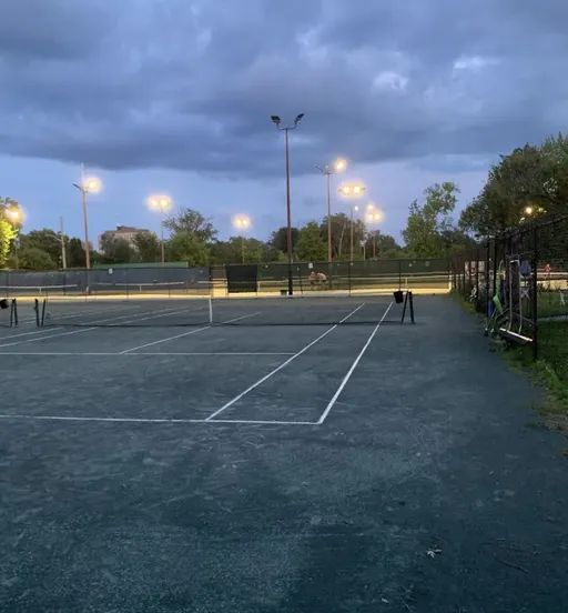 A picture representing the tennis lessons run by Ottawa Tennis Club