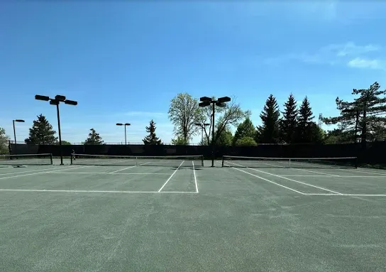 A picture representing the tennis lessons run by Green Hills Tennis Centre
