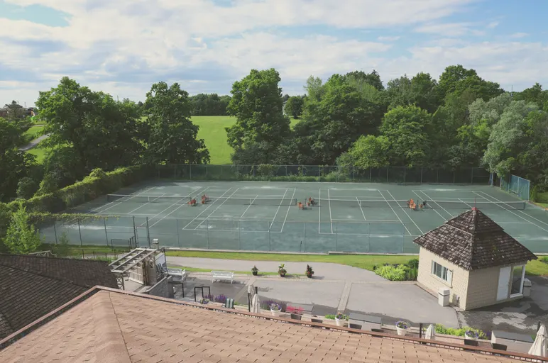A picture representing the tennis lessons run by Richmond Hill Country Club