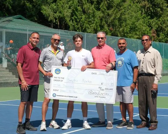 A picture representing the tennis lessons run by Sunshine Hills Tennis Club