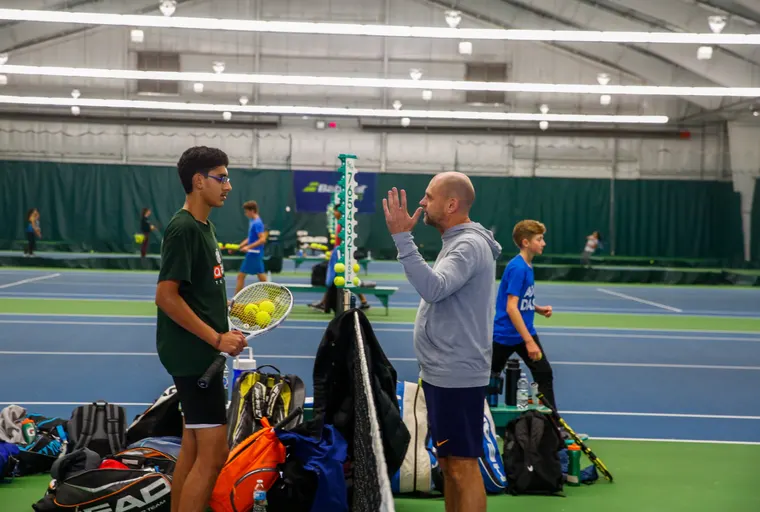 A picture representing the tennis lessons run by Advantage Tennis International