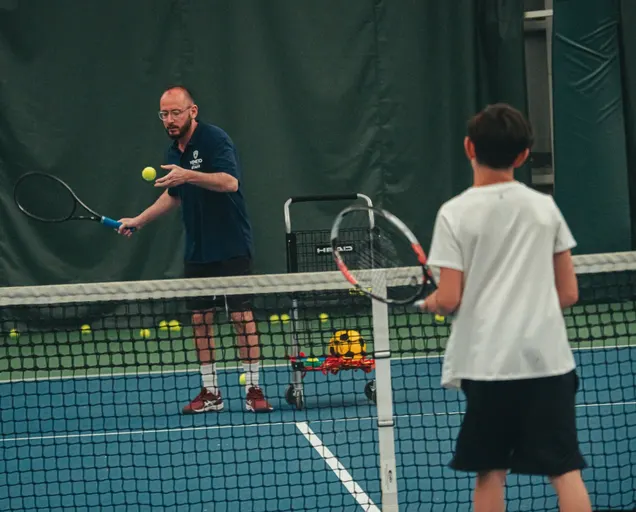 A picture representing the tennis lessons run by Veneto Tennis Club