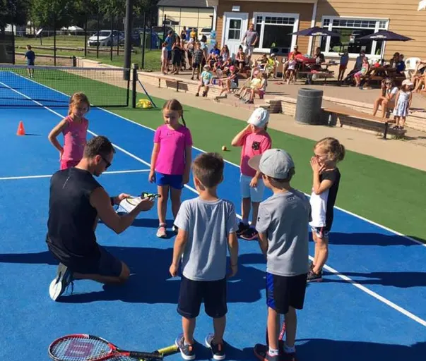 A picture representing the tennis lessons run by Tennis Clermont
