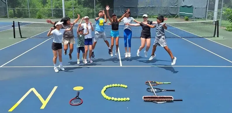 A picture representing the tennis lessons run by Play Tennis Academy