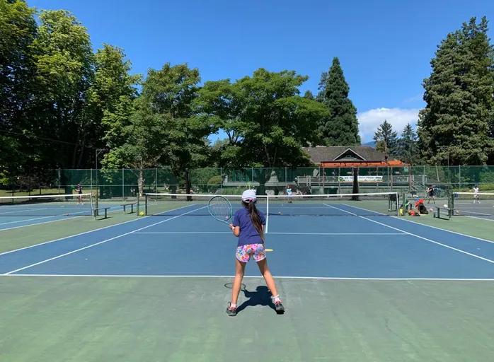 A picture representing the tennis lessons run by Stanley Park Tennis Courts