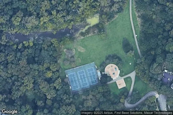 Tennis in Albion Gardens Park
