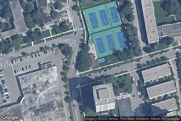 Tennis in Bayview Village Tennis Club