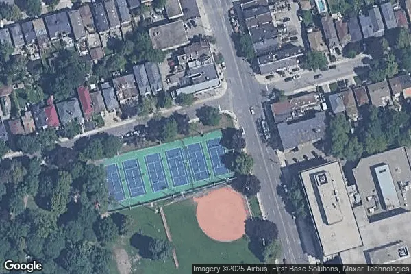 Tennis in Davisville Tennis Club