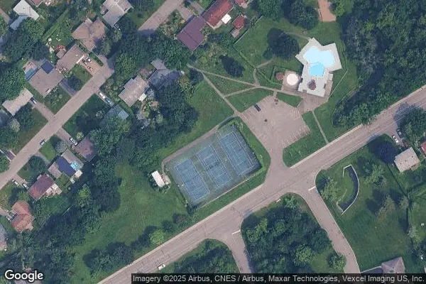 Tennis in Crystal Beach Tennis Club